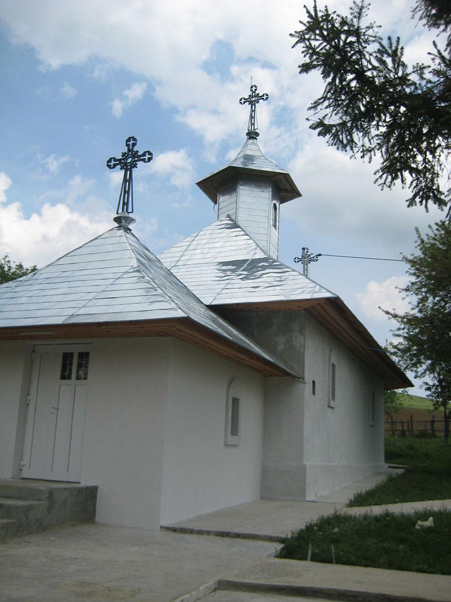 Biserica - vedere exterioară